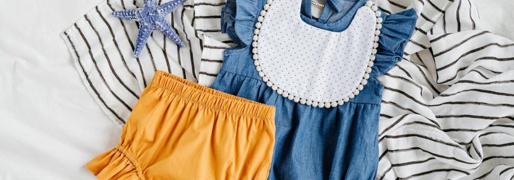 Choisir les vêtements idéals pour bébé cet été